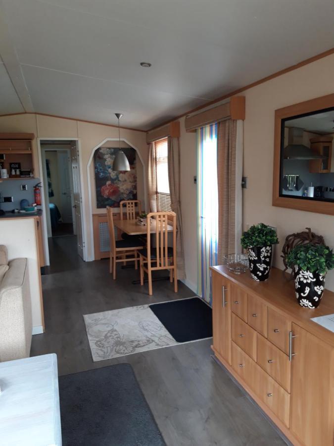 Locatie Het Knooppunt Engelse Chalet Nuis Bagian luar foto